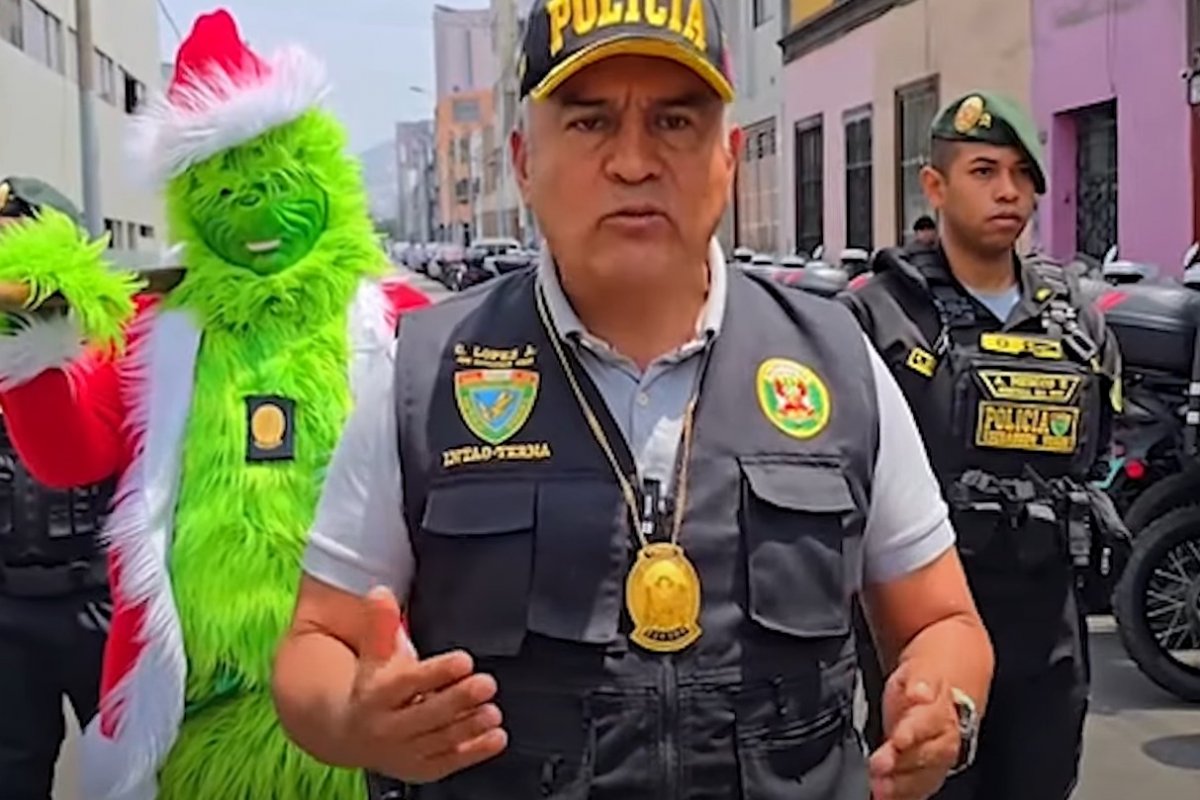 Vídeo: Policial vestido de Grinch prende traficante no Peru
