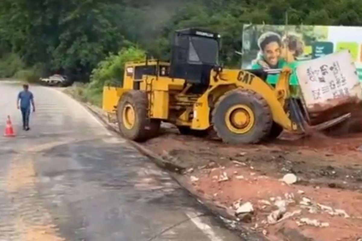 Pedra de granito é totalmente removida da BR-116 após acidente com 41 mortos