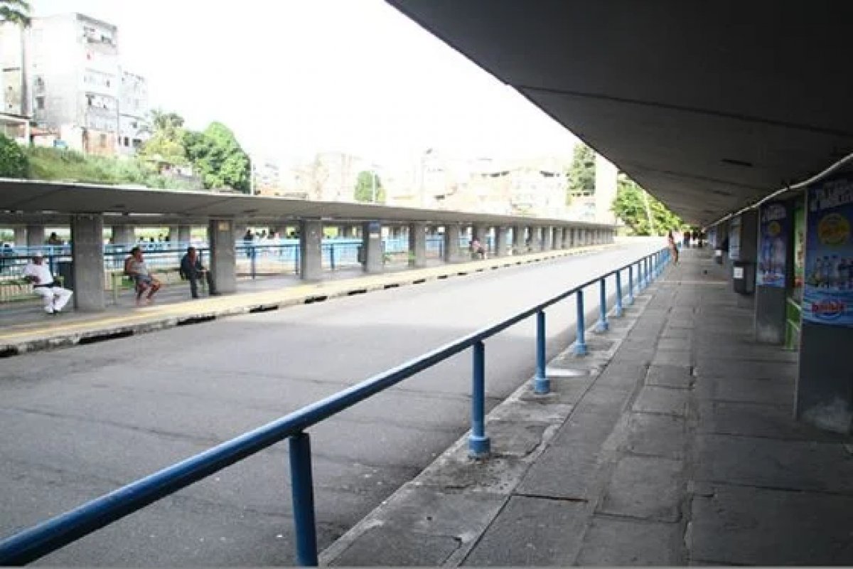 Mulher é assaltada dentro de elevador na Estação da Lapa, em Salvador
