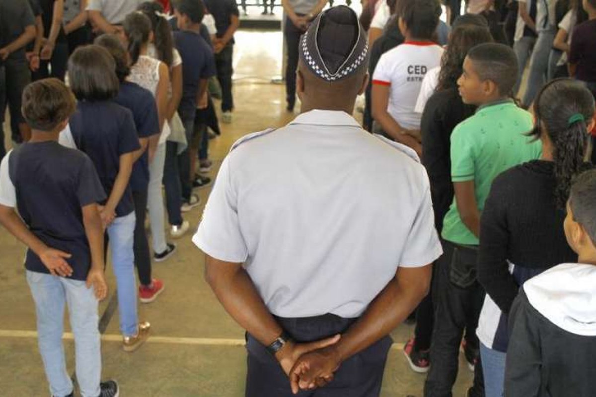 MEC define manual de regras para as escolas cívico militares