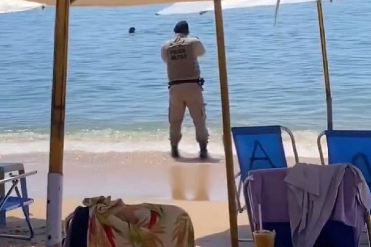 Vídeo: policial militar persegue homem em fuga no Porto da Bahia