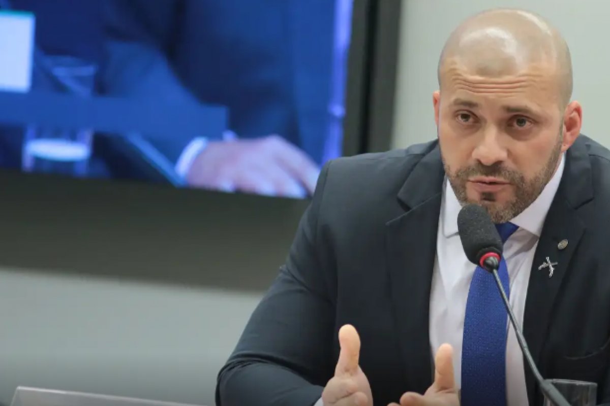 Daniel Silveira “estava urinando sangue”, aponta a defesa do ex-deputado