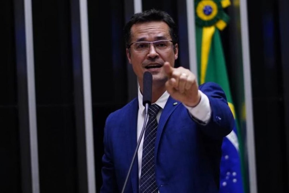Deltan Dallagnol chama de ‘cruel’ retorno de Daniel Silveira à prisão na véspera de Natal