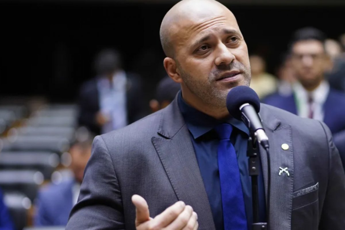 Após audiência de custódia, Moraes decide manter a prisão de Daniel Silveira