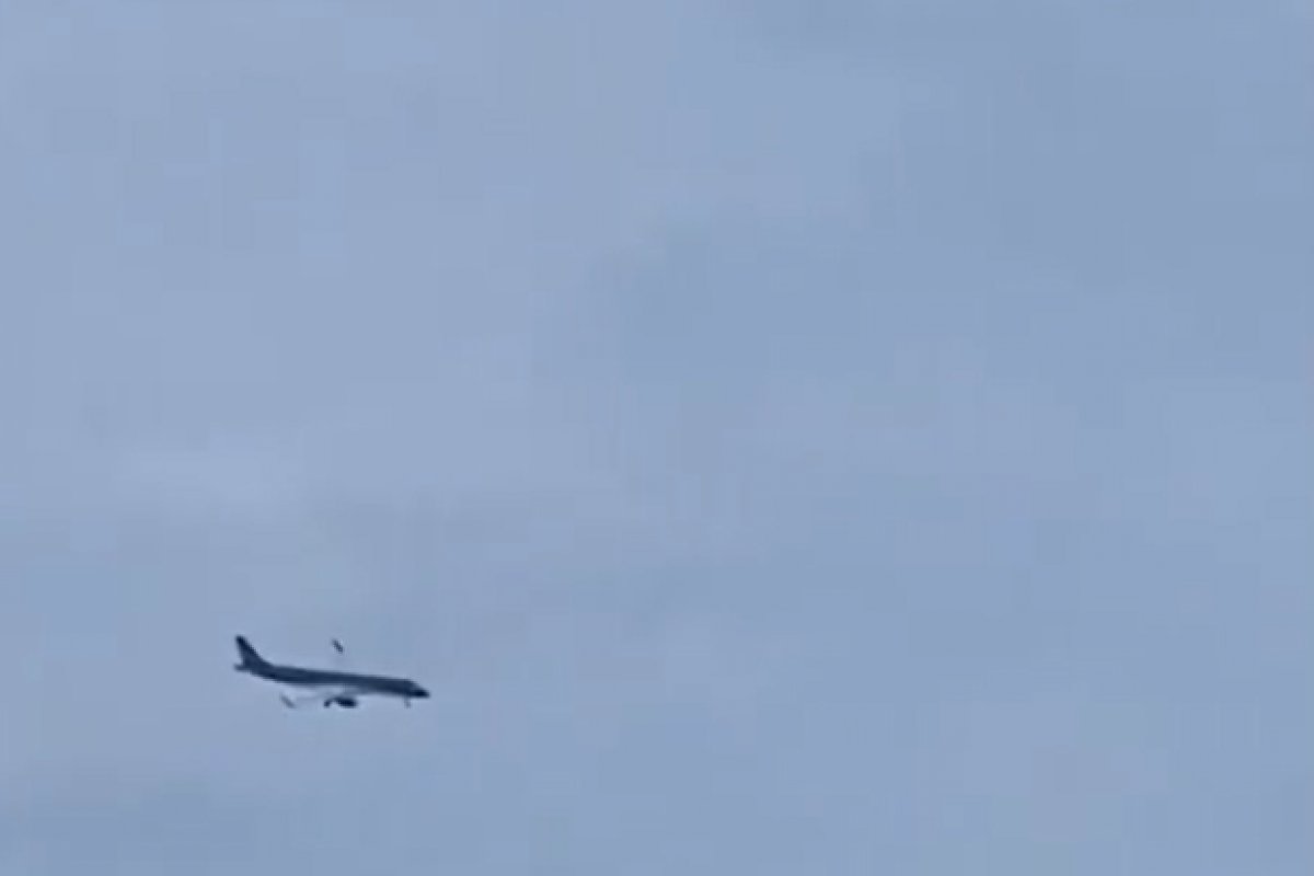 Embraer diz que 'está pronta' para auxiliar as autoridades em queda de avião no Cazaquistão