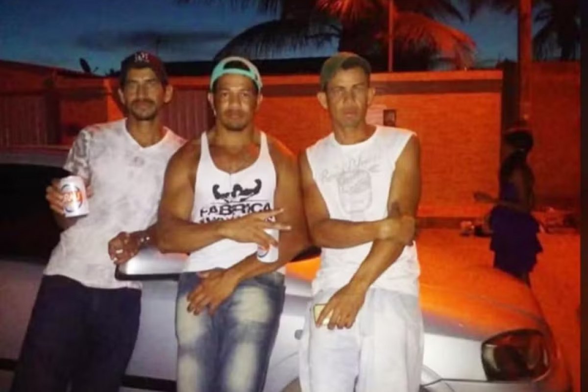 Três irmãos são mortos a tiros e homem fica ferido em ataque no extremo sul da Bahia
