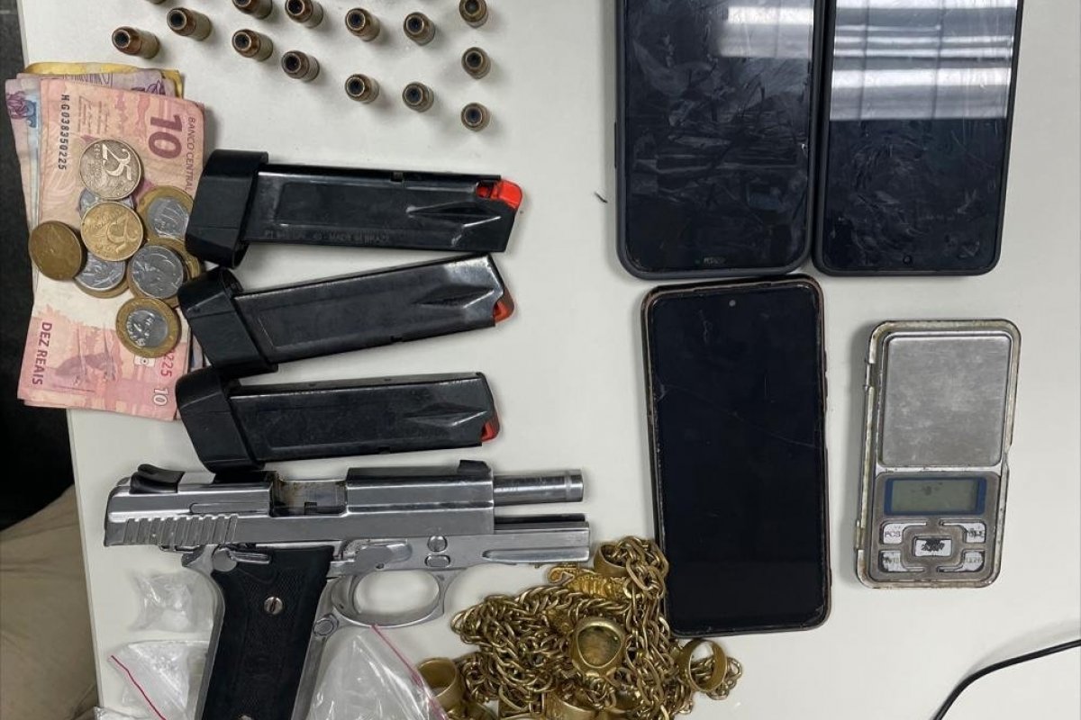 Polícia Militar apreende arma e drogas no interior da Bahia