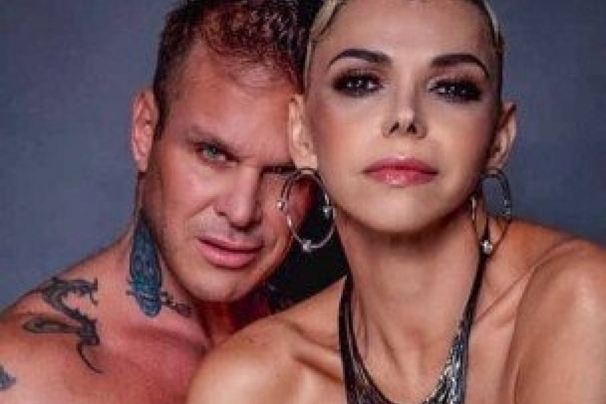 Léo Áquilla agita a web ao posar para ensaio sensual junto com o marido nu