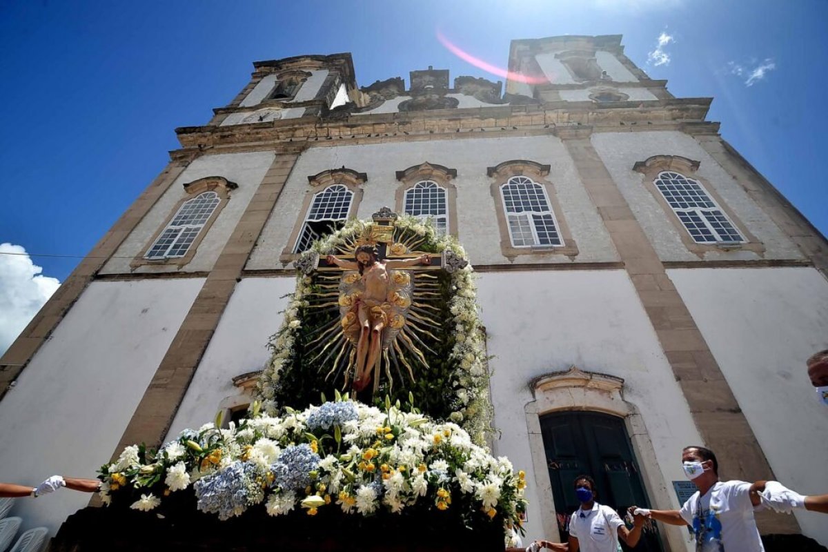 Devotos se reúnem na Igreja do Bonfim, em Salvador, para agradecer pelas conquistas do ano: 'Sexta-feira da Gratidão'
