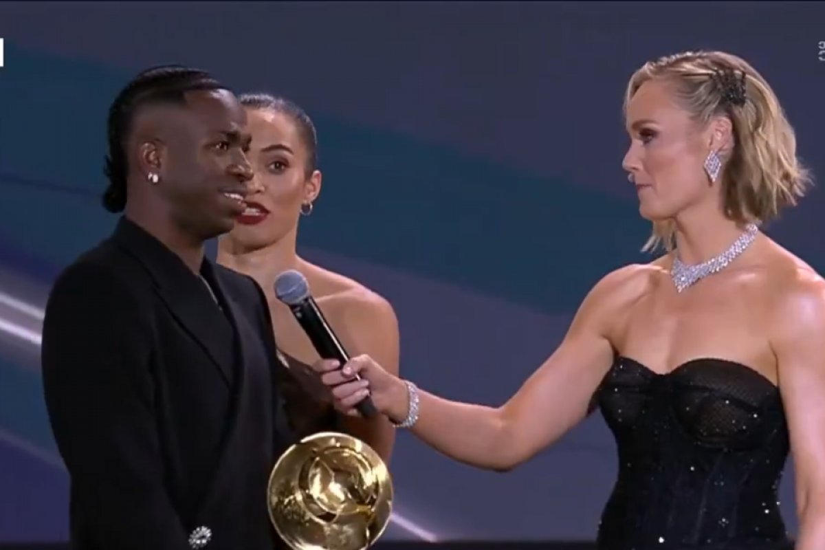 Vini Jr. ganha prêmio de melhor jogador do mundo no Globe Soccer Awards