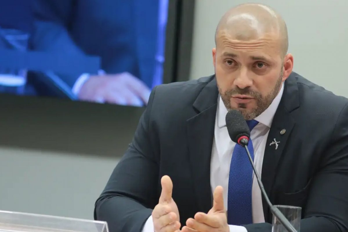 Defesa de Silveira ironiza decisão de Moraes listando erros de português