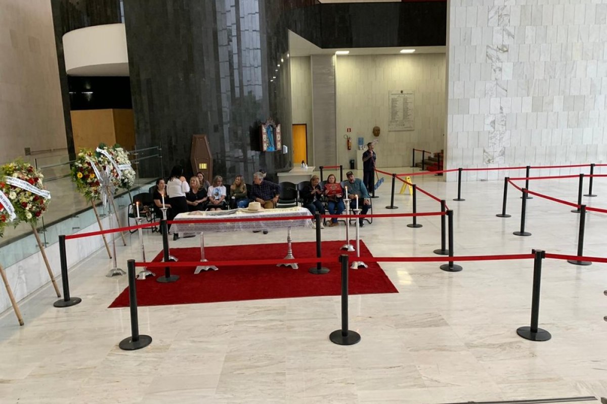 Corpo de Asa Branca é velado na Assembleia Legislativa de São Paulo