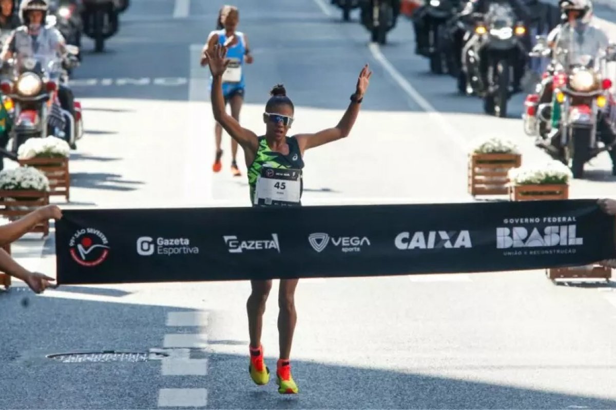 Núbia Oliveira, atleta baiana, conquista terceiro lugar na corrida de São Silvestre 2024