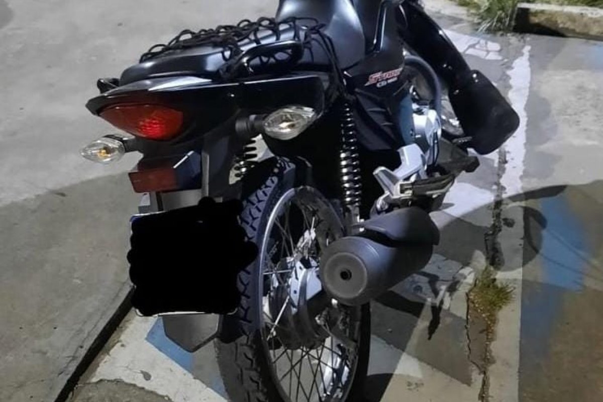 Moto roubada é recuperada pela Polícia Militar no Lobato