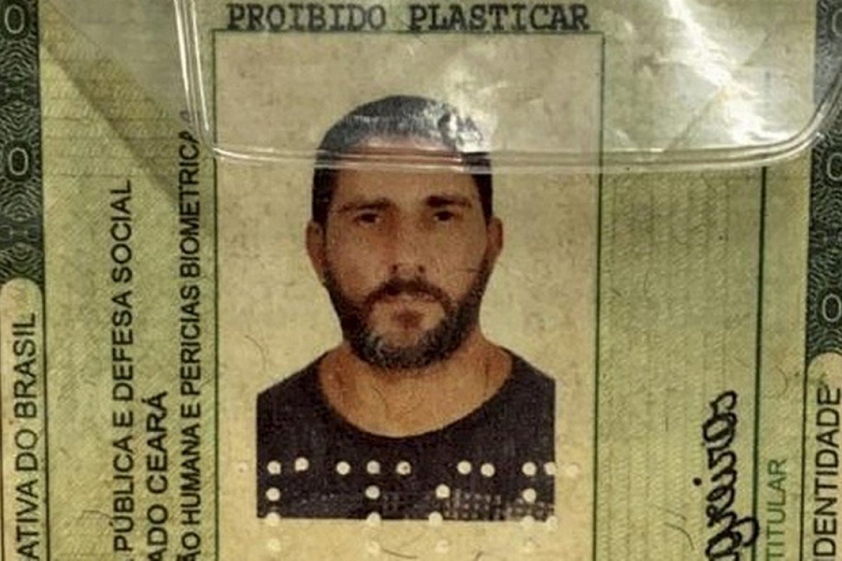 Polícia encontra identidade falsa usada pelo ex-capitão do Bope, na Bahia
