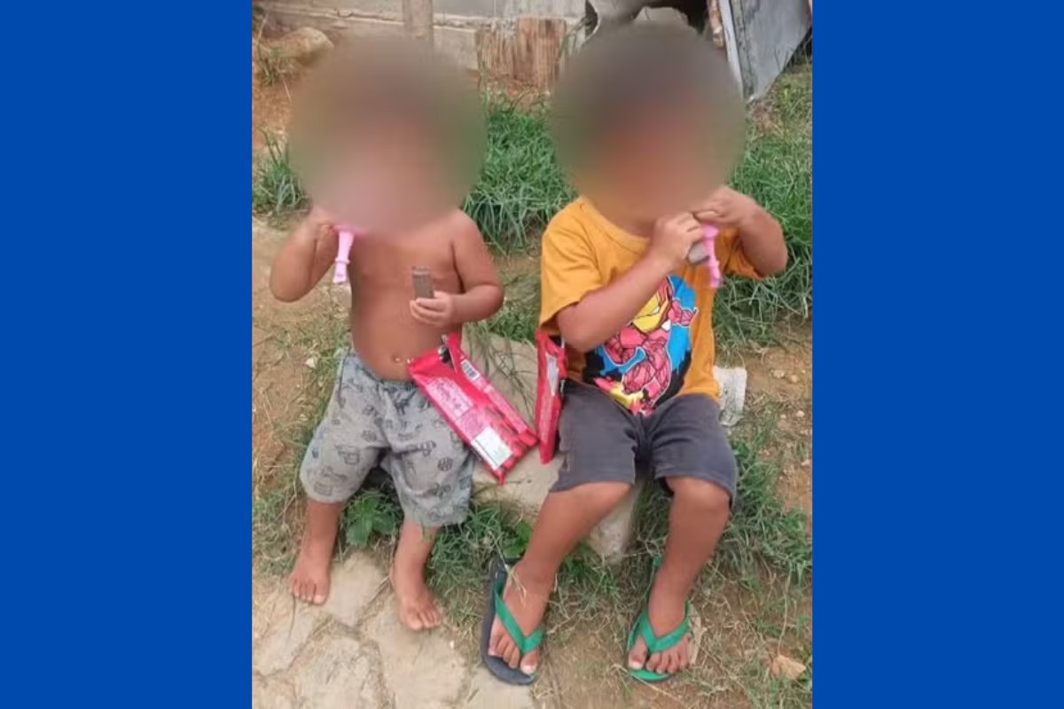 Crianças de 2 e 4 anos são resgatadas após serem abandonadas por padrasto na noite de ano novo; pais dos menores estão presos