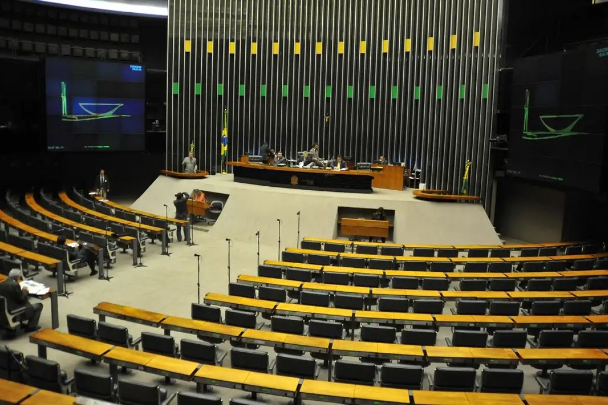 Nove deputados federais renunciam aos mandatos para assumir prefeituras
