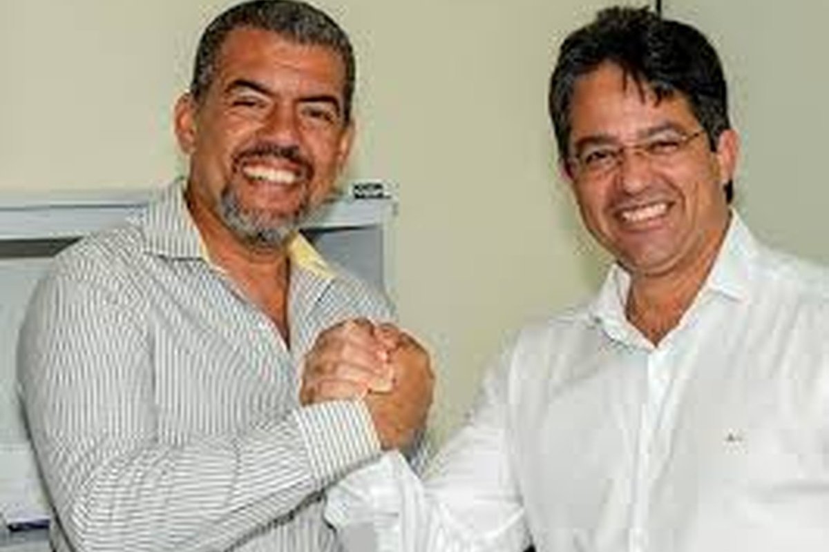 Reitor da Uesc toma posse do cargo  