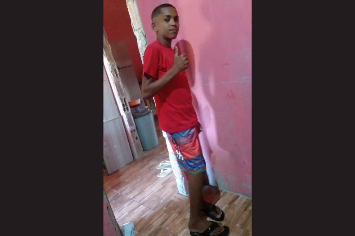Adolescente que foi levado por correnteza após tentar recuperar bola é encontrado morto na Bahia