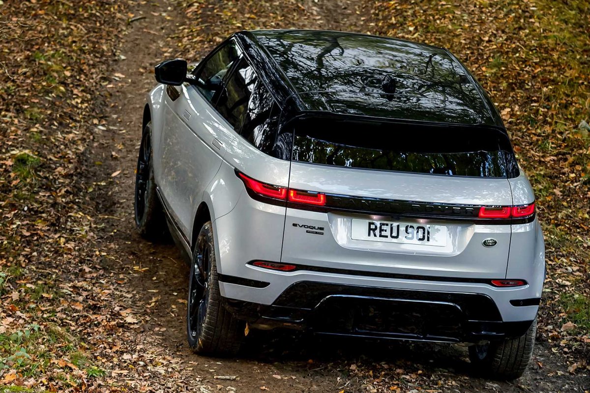 Ranger Rover Evoque chega ao Brasil com motor híbrido por R$ 312 mil