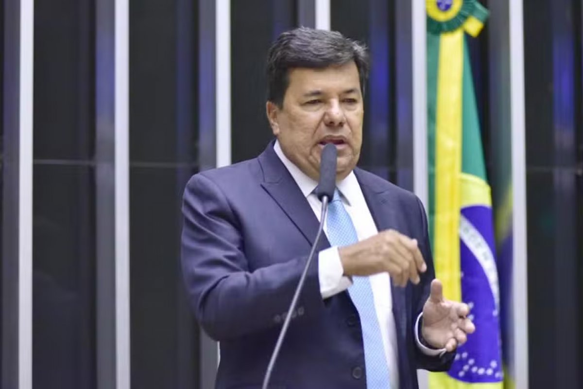 Deputado federal Mendonça Filho tem mal-estar em praia e é levado para UTI cardiológica no Recife