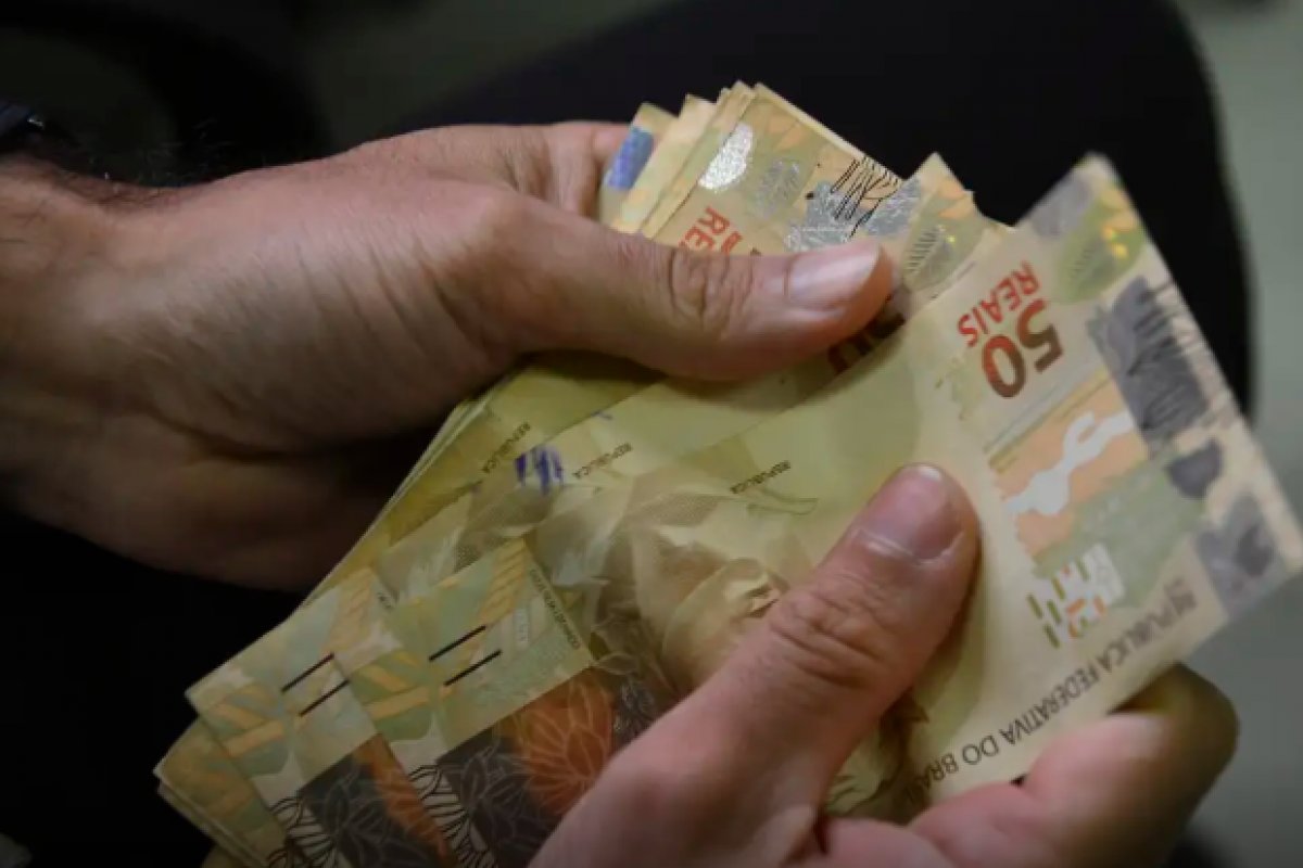 Projeção indica que aumento do salário mínimo terá impacto na economia brasileira