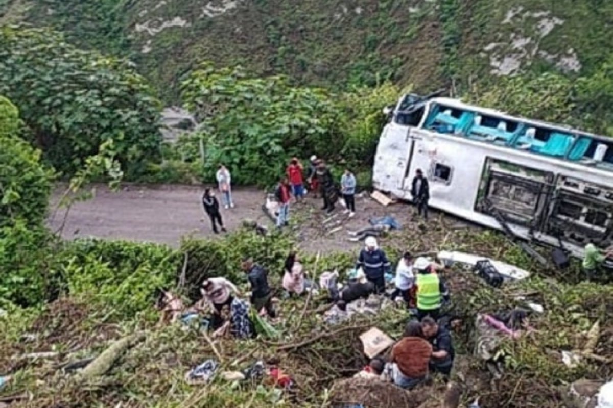 Acidente de ônibus nos Andes peruanos deixa seis mortos e seis desaparecidos; mais de 30 pessoas ficaram feridas