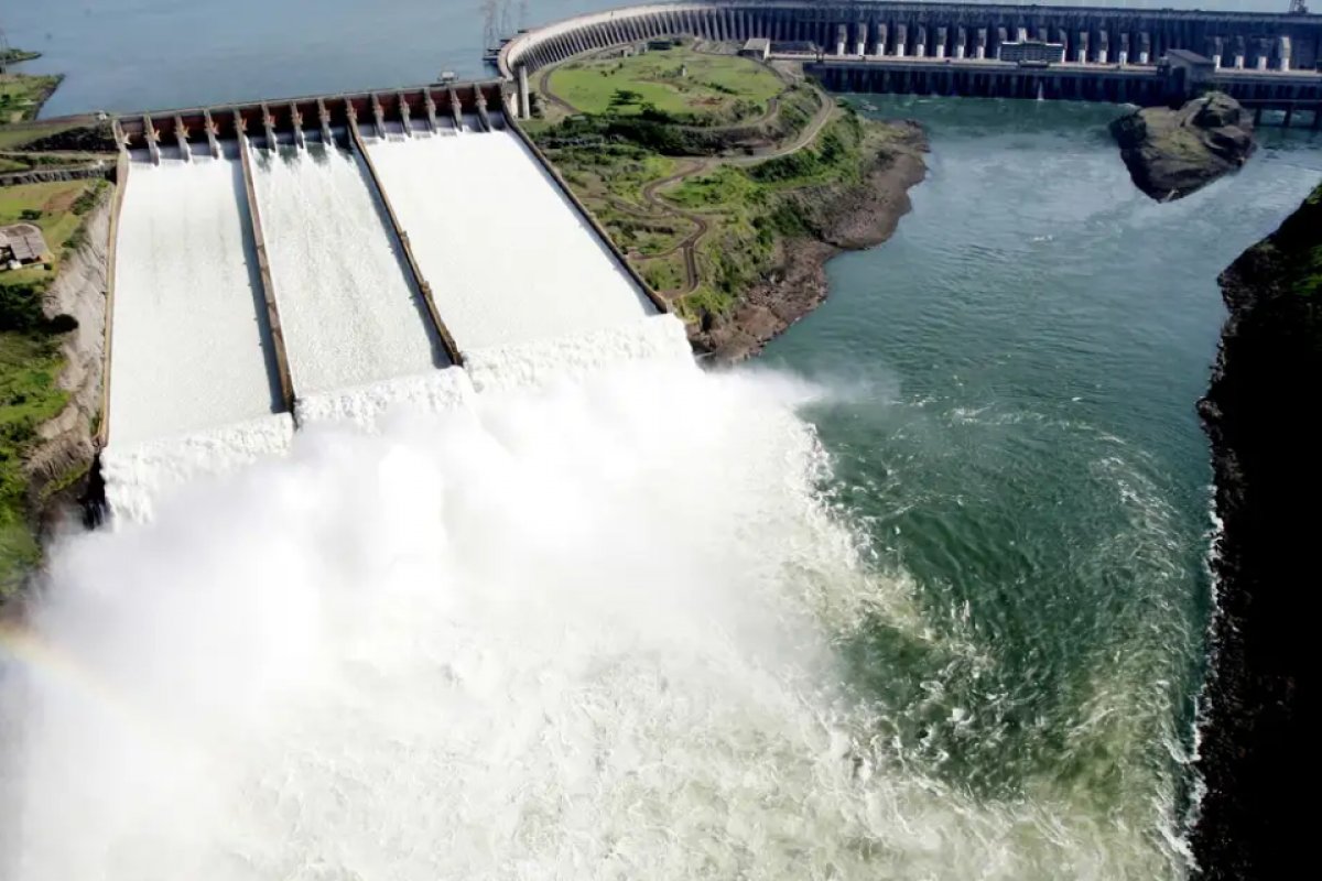 Itaipu registra em 2024 menor geração de energia para o Brasil em 32 anos