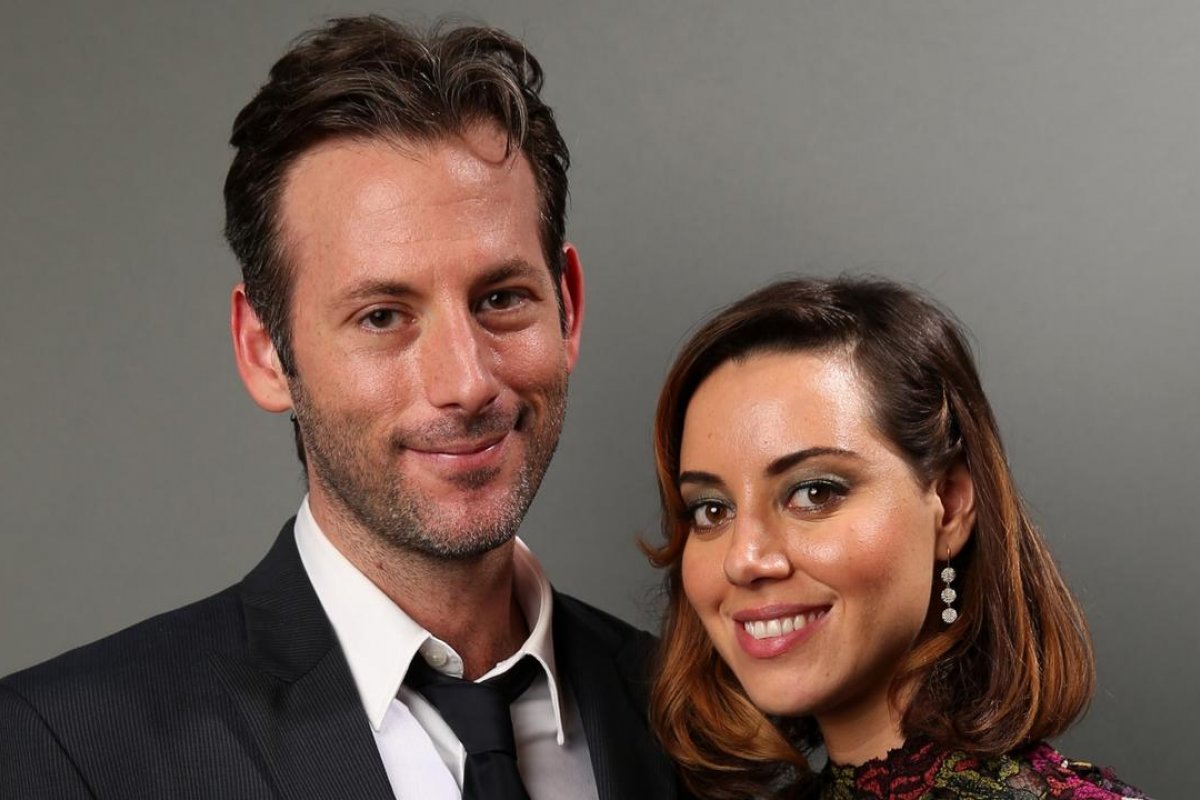 Morre Jeff Baena, diretor independente e marido de Aubrey Plaza, aos 47 anos