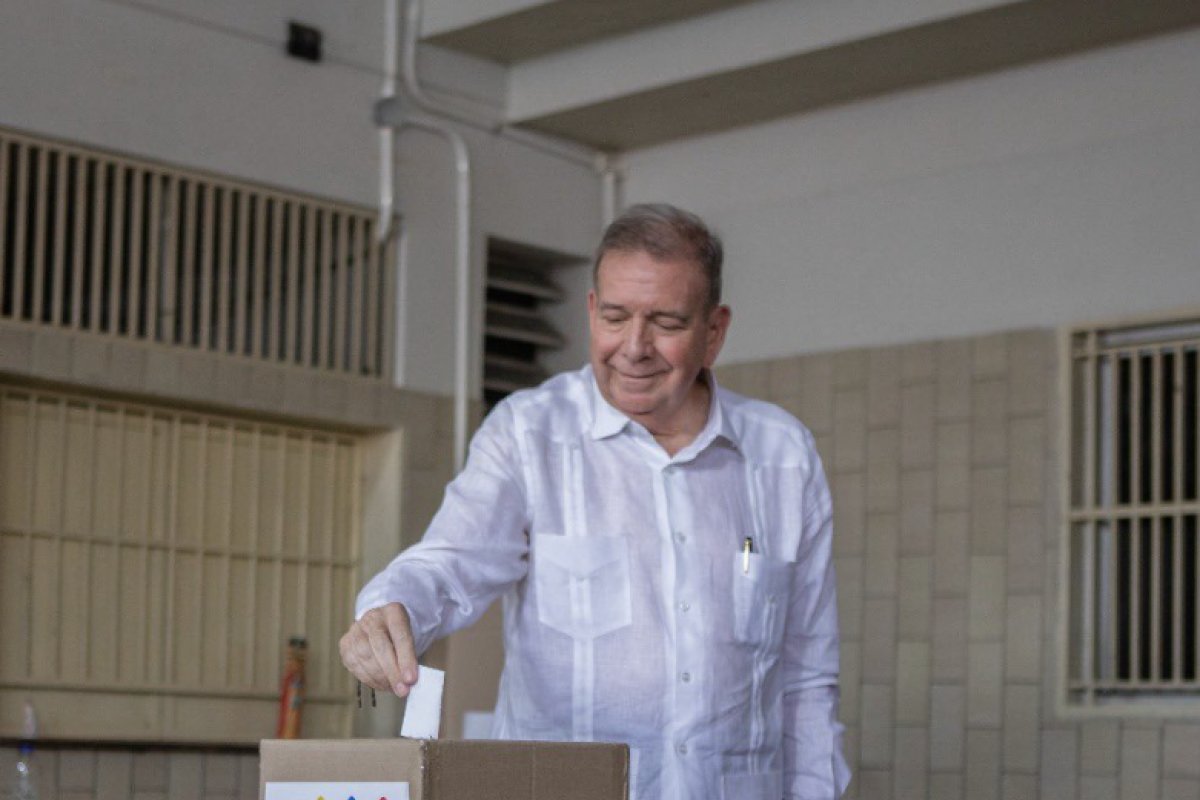 Exilado, González diz que irá à Venezuela tomar posse no lugar de Maduro