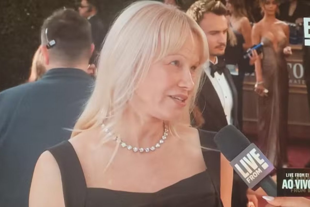 Globo de Ouro 2025: Pamela Anderson impressiona por ausência de maquiagem em premiação