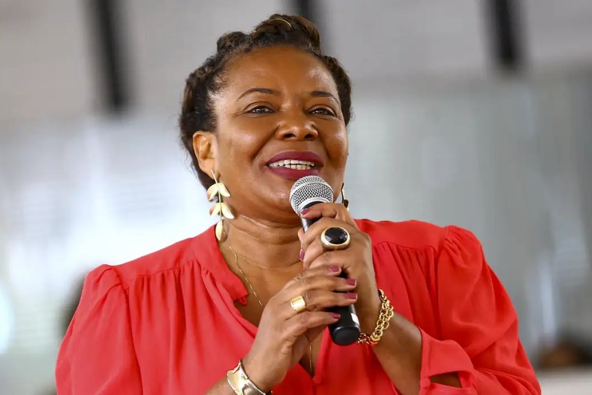 Margareth Menezes parabeniza Fernanda Torres pelo prêmio Globo de Ouro 2025: 'um presente'