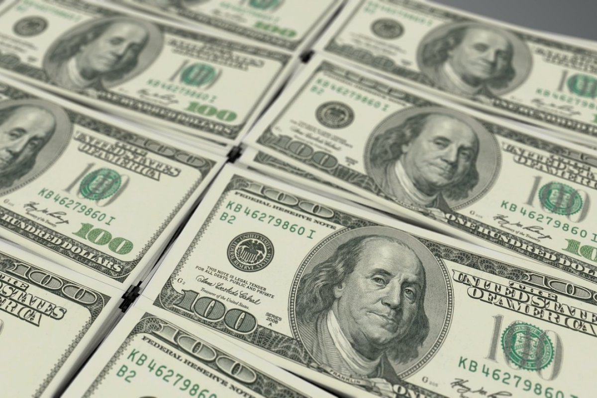 Dólar cai com expectativa de redução tarifária sobre produtos importados no governo Trump