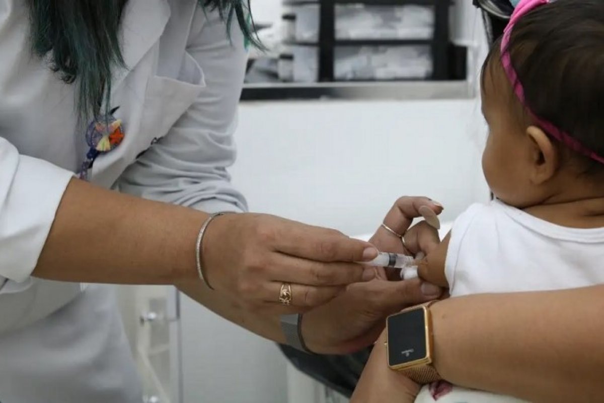 Brasil adere vacina injetável contra poliomielite a partir deste ano