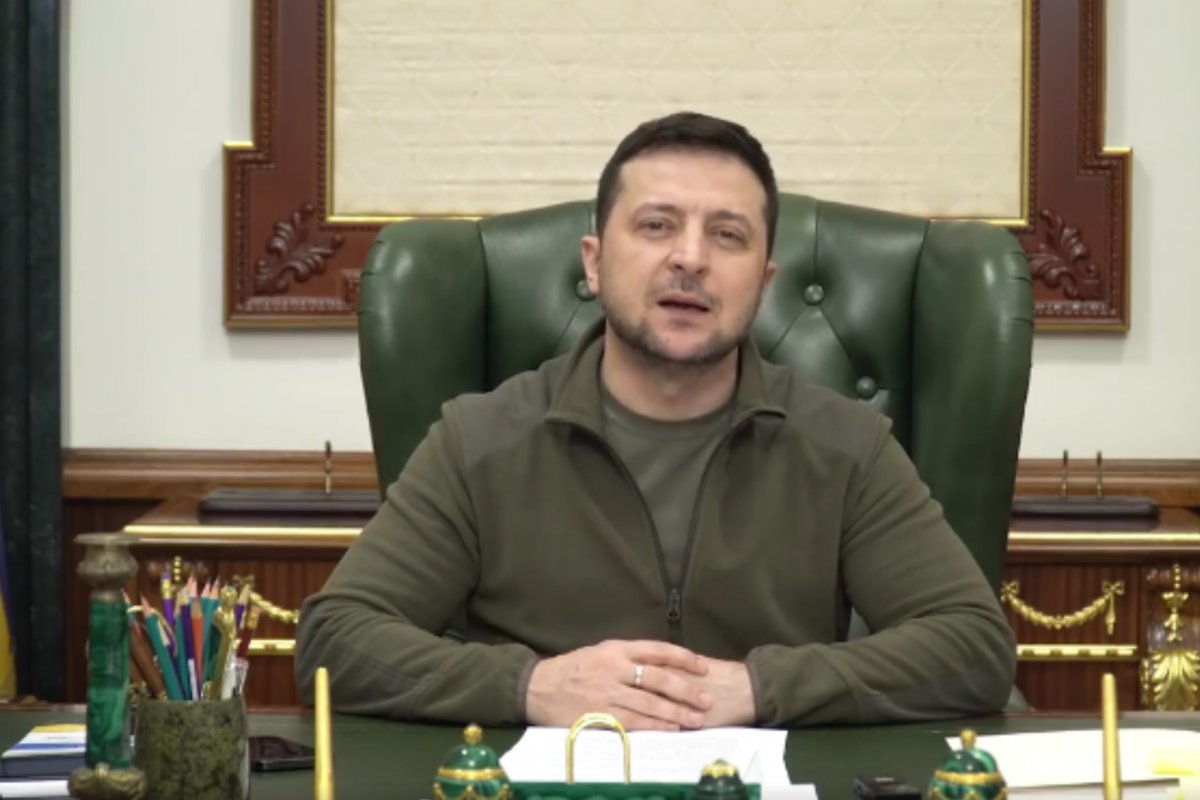 Quase 15 mil soldados russos foram mortos em cidade russa, afirma Zelensky