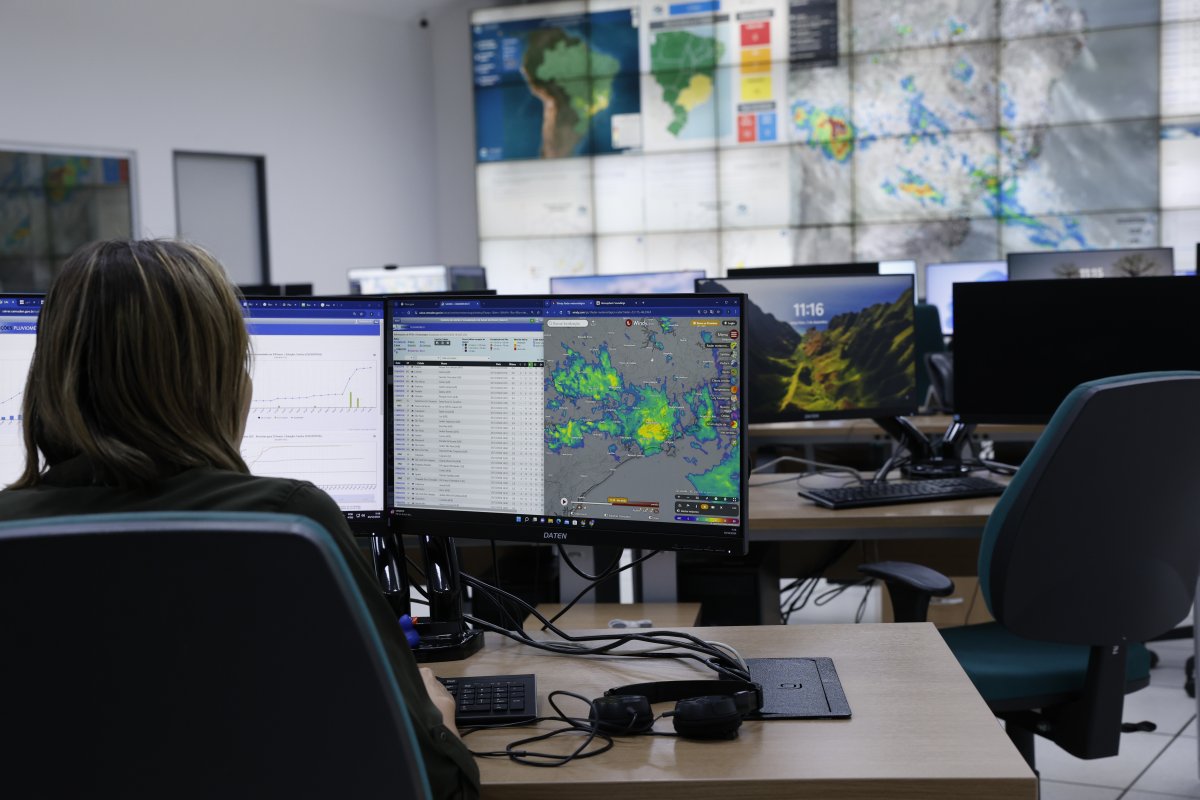 Governo federal reduz verba contra desastres em meio à crise climática