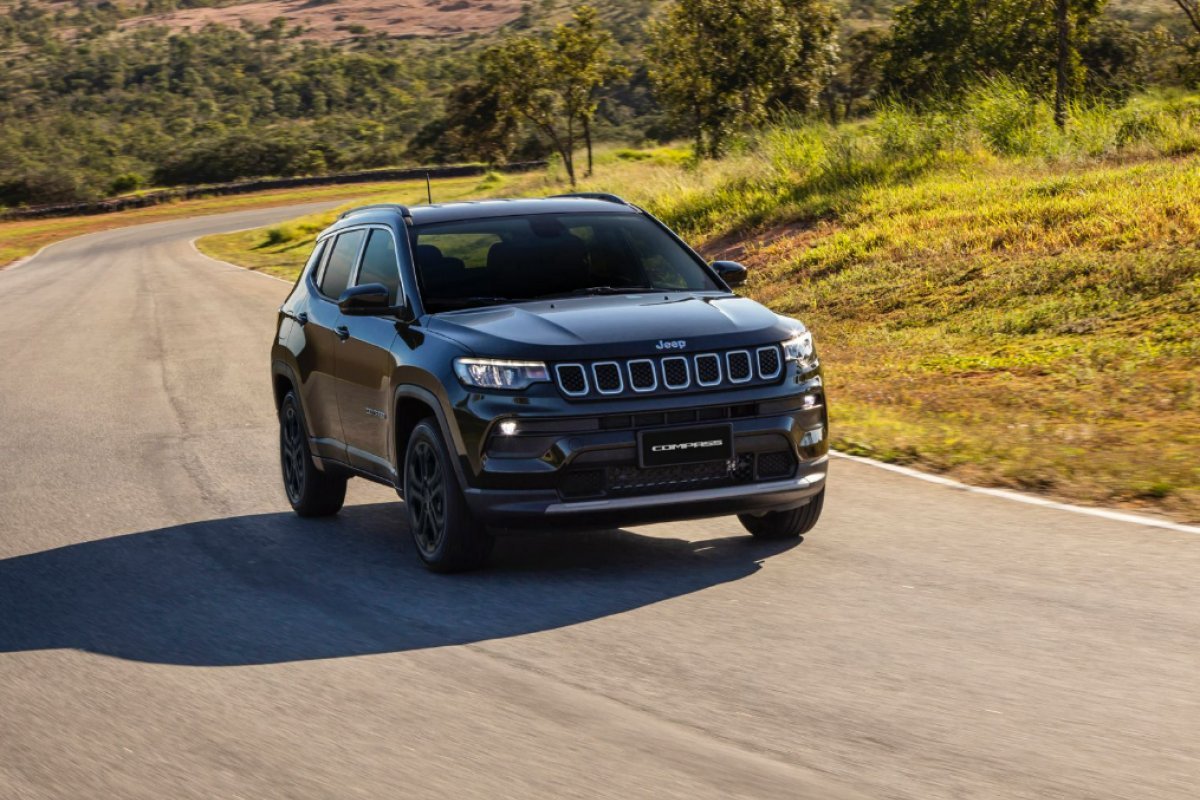 Jeep reduz vendas mas se mantém na liderança com Compass e Commander