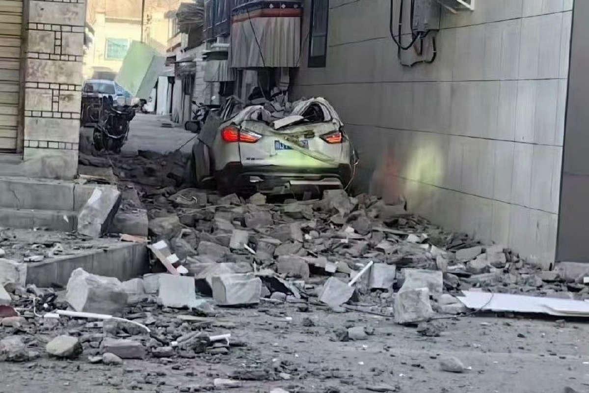 Terremoto de magnitude 7,1 deixa 95 mortos e mais de 100 feridos entre o Tibete e o Nepal