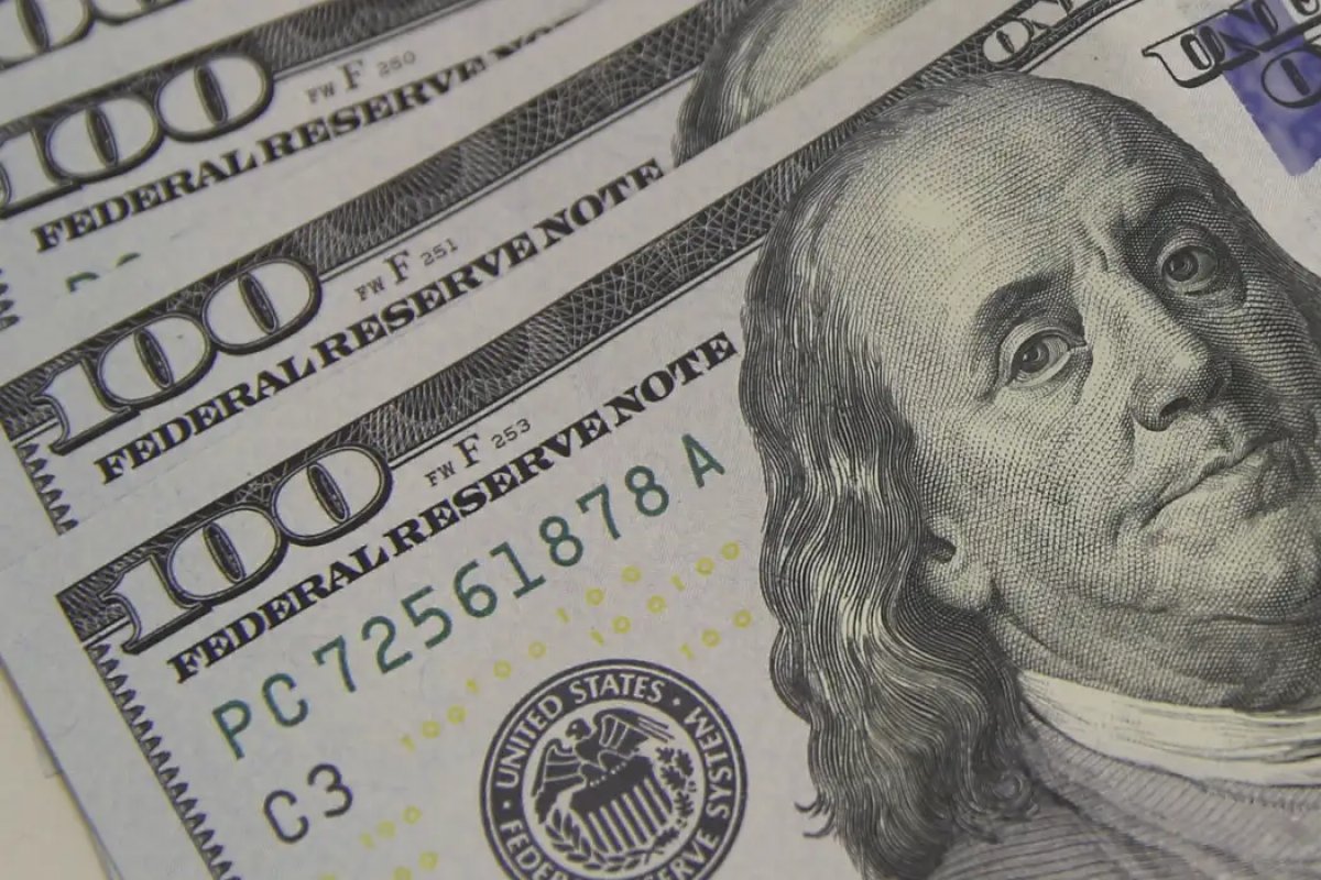 Dólar tem rápida queda e encerra o dia valendo R$ 6,10