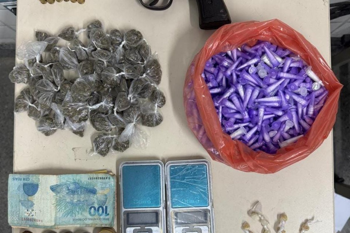 Homens são presos com arma de fogo e drogas durante operação em Jequié