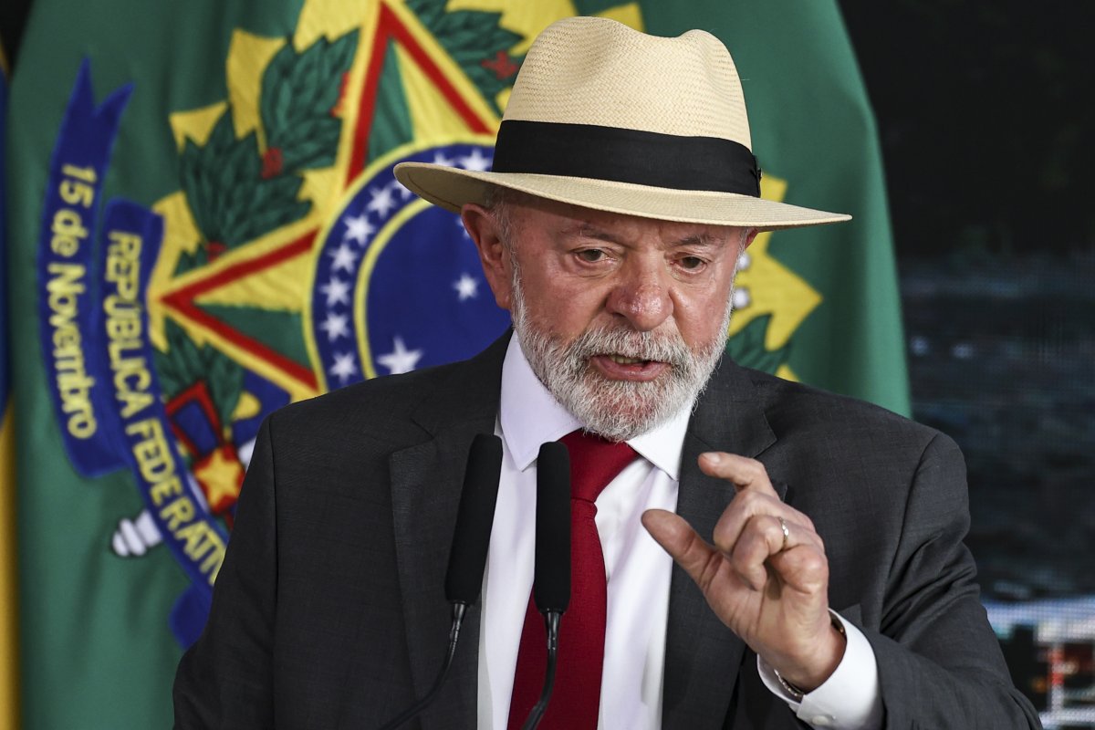 Ainda estamos aqui, ao contrário do que planejavam os golpistas, diz Lula em ato sobre 8/1