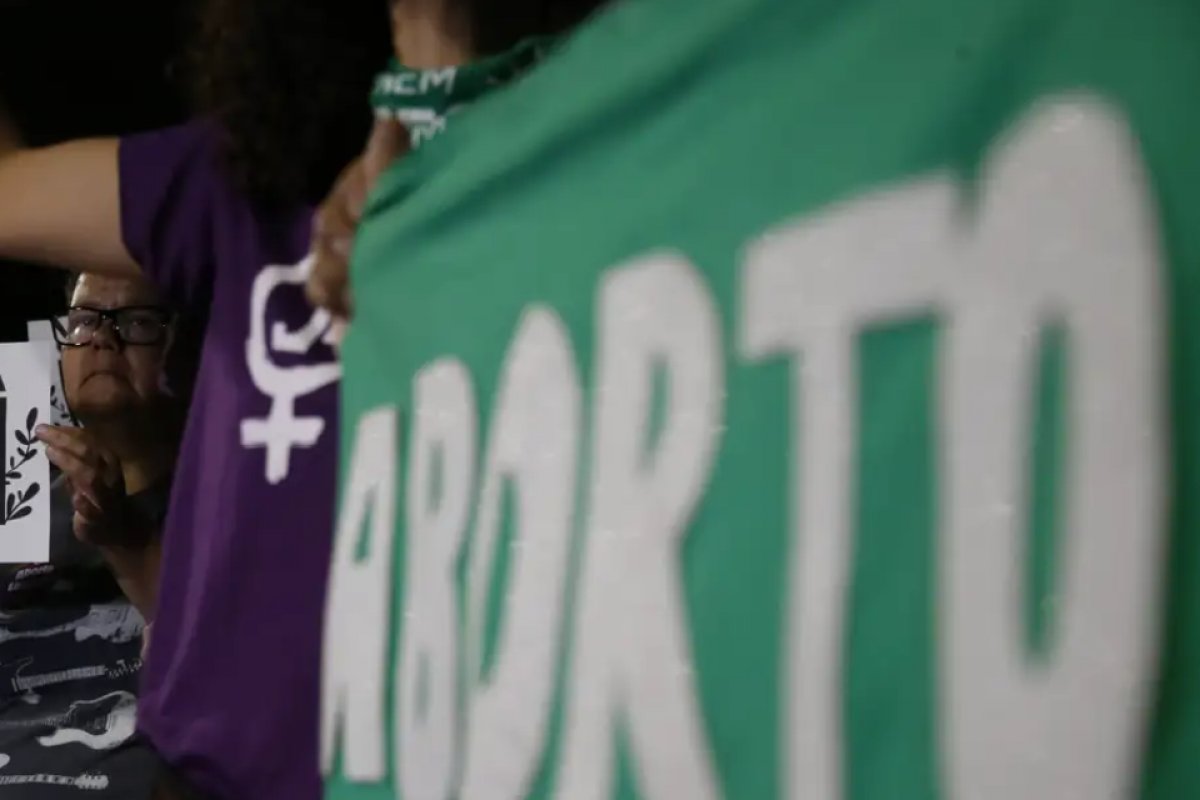 Governo publica resolução sobre aborto legal em crianças e adolescentes vítimas de violência