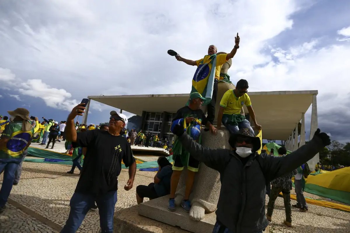2 anos do 8 de janeiro: Moraes declara que país se enganou sobre golpismo vencido e justifica normas para militares na política