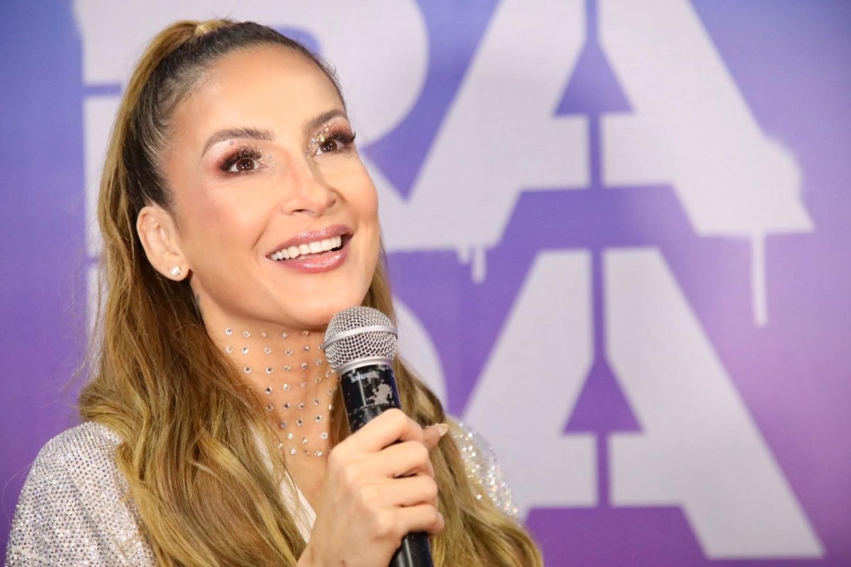 MP-BA dá prazo de 15 dias para Claudia Leitte se manifestar sobre troca de nome de orixá em música