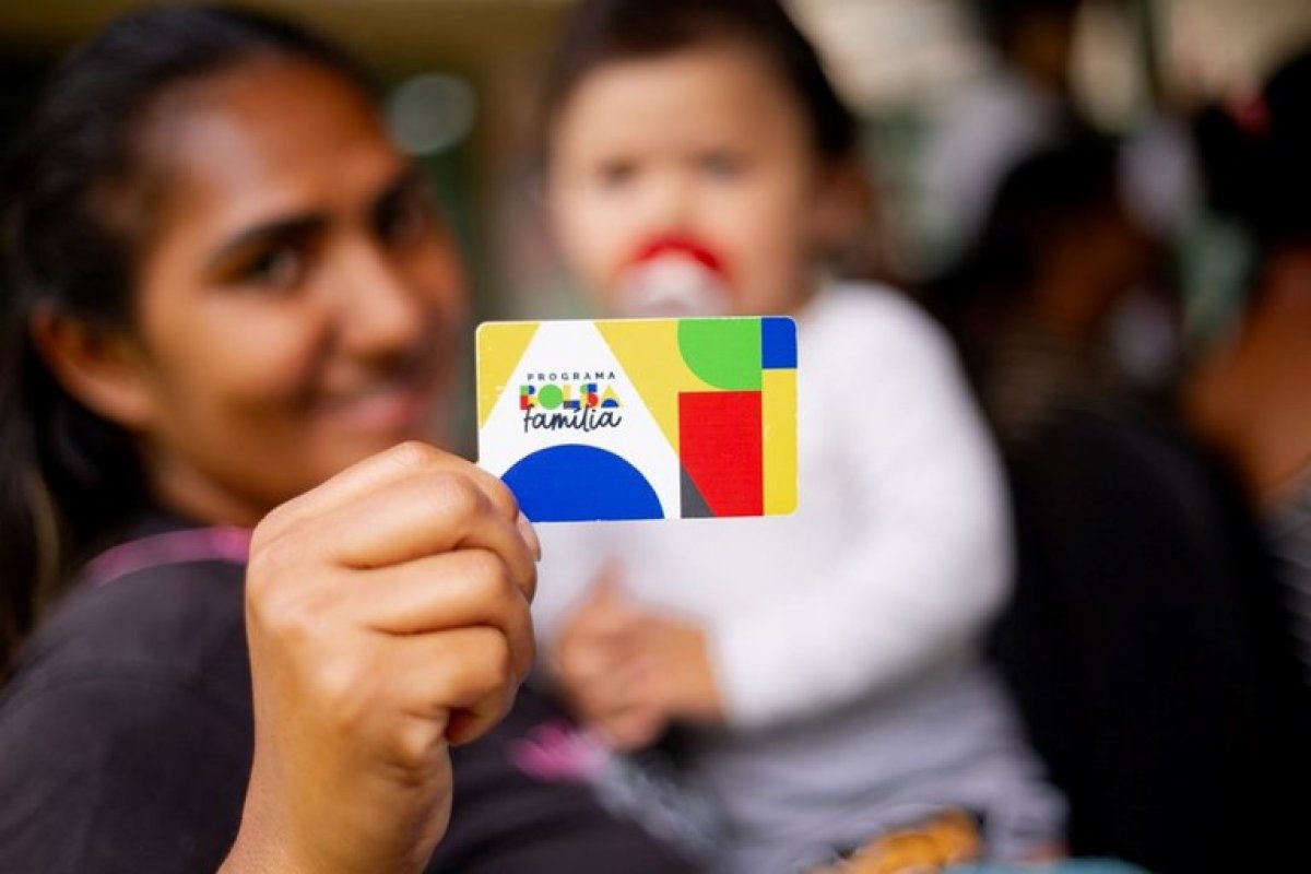 Beneficiários do Bolsa Família superam número de trabalhadores com carteira assinada na Bahia