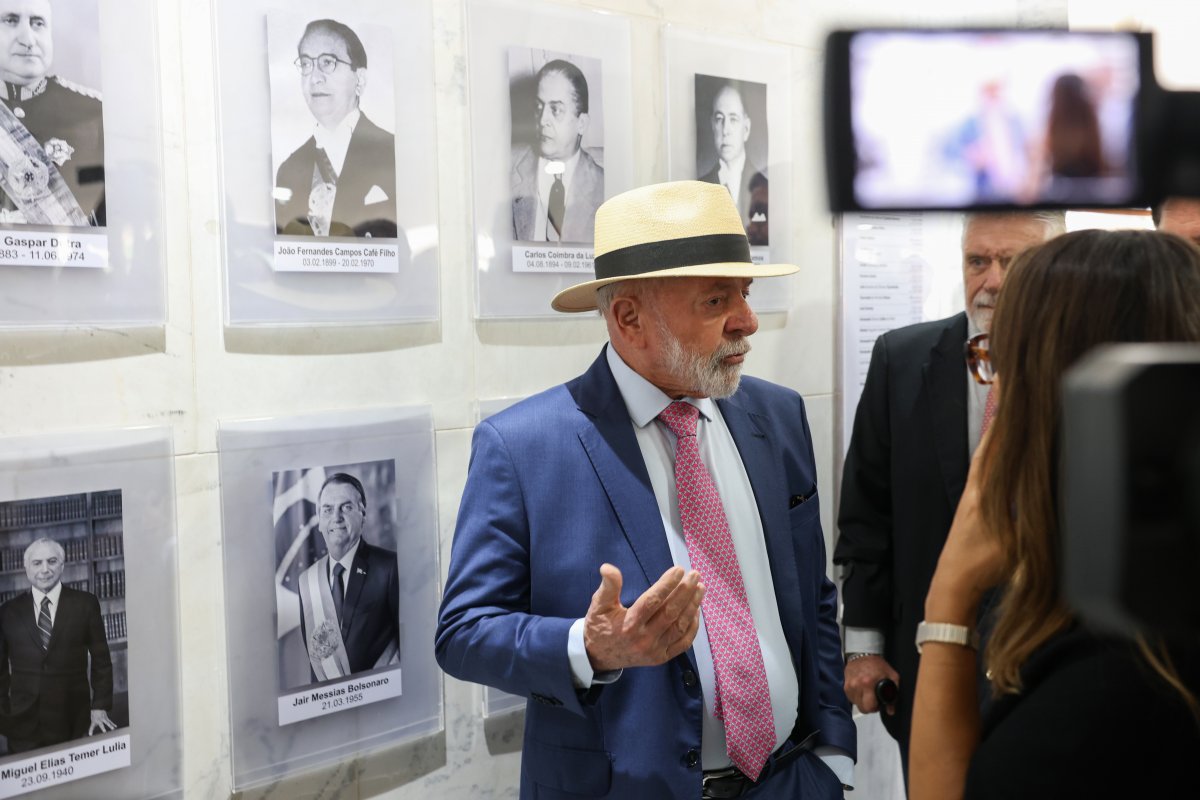 Lula sugere incluir mentiras de Bolsonaro e golpismo de Temer em galeria do Planalto
