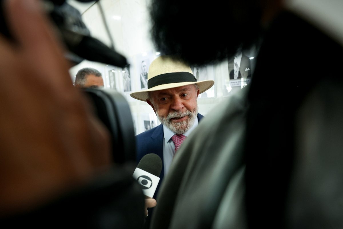 Lula reúne ministros para debater decisão da Meta sobre checagem de fatos nas redes sociais