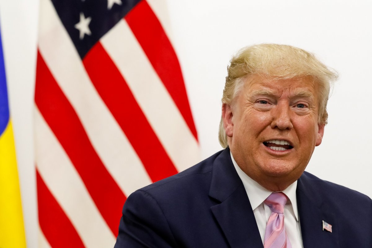 Trump se livra de prisão, mas juiz confirma condenação a 10 dias da posse em caso de atriz pornô