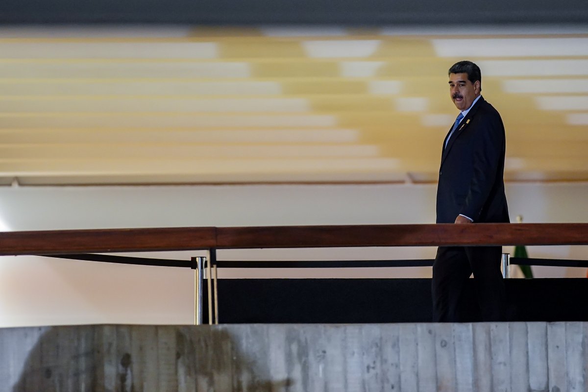 Ditador Maduro assume novo mandato após eleição apontada como fraudada