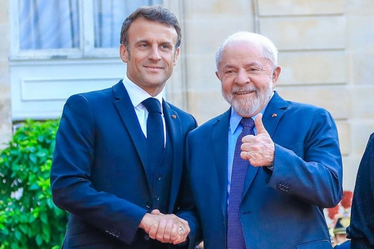 Lula e Macron conversam por telefone sobre mudanças da Meta: "liberdade de expressão não significa liberdade de espalhar mentiras e preconceitos”